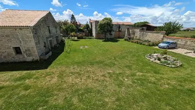 Jardin de l'établissement Gîte de Chantemerlière