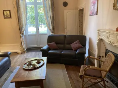 Coin salon dans l'établissement Gite du theil au servant