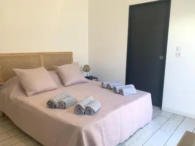 Un ou plusieurs lits dans un hébergement de l'établissement VIDAGO maison neuve tout confort avec terrasse privée