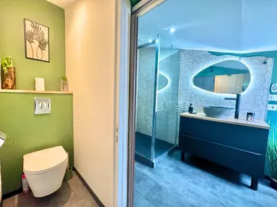 Salle de bains dans l'établissement l'Atypique Jungle - Hyper Centre - Refait à neuf