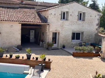 Piscine de l'établissement La grange à Rosy ou située à proximité