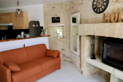 Cuisine ou kitchenette dans l'établissement Gîte - petite maison proche du Futuroscope