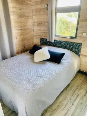 Un ou plusieurs lits dans un hébergement de l'établissement Chalet atypique au calme avec emplacement idéal