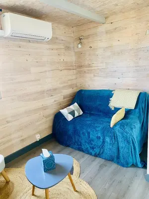 Coin salon dans l'établissement Chalet atypique au calme avec emplacement idéal