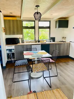 Cuisine ou kitchenette dans l'établissement Chalet atypique au calme avec emplacement idéal