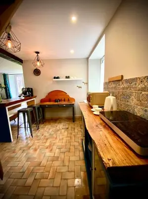 Cuisine ou kitchenette dans l'établissement Gîte Duplex Vallée de la Vienne