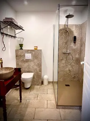 Salle de bains dans l'établissement Gîte Duplex Vallée de la Vienne