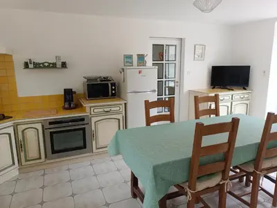 Cuisine ou kitchenette dans l'établissement Belle maison familiale près de La Rochelle