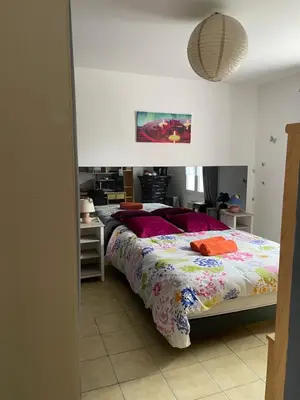 Un ou plusieurs lits dans un hébergement de l'établissement Au calme dans le marais avec piscine