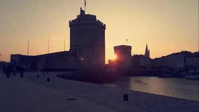 Lever ou coucher de soleil vu de l'appartement ou à proximité
