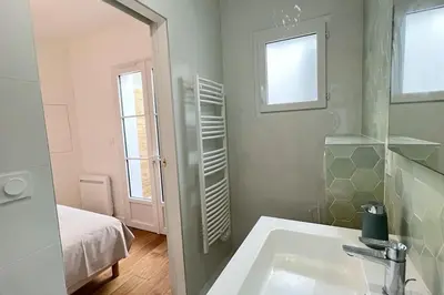 Salle de bains dans l'établissement La Corderie - Appartement sur le Quai aux Vivres
