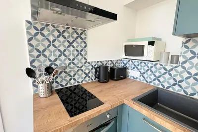 Cuisine ou kitchenette dans l'établissement La Corderie - Appartement sur le Quai aux Vivres