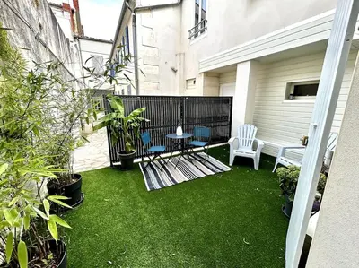 Jardin de l'établissement Côté Cour - Appartement en plein centre-ville & proche des thermes