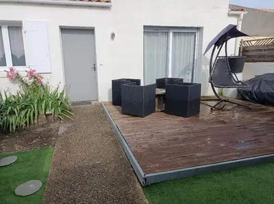 Jardin de l'établissement Maison plain pied 2 chambres