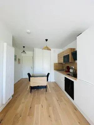 Cuisine ou kitchenette dans l'établissement T2 neuf quartier Vieux Port avec ascenseur et terrasse