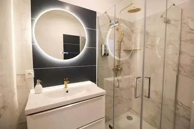 Salle de bains dans l'établissement G2 Appartement Familial lumineux RDC centre Angouleme