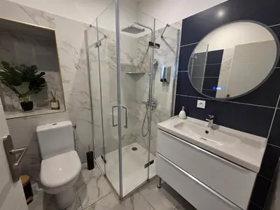Salle de bains dans l'établissement G2 Appartement Familial lumineux RDC centre Angouleme