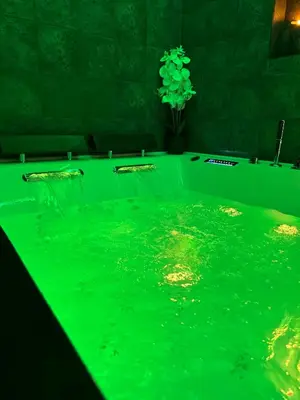 Piscine de l'établissement G7 Loft SPA & Terrasse centre Angouleme ou située à proximité