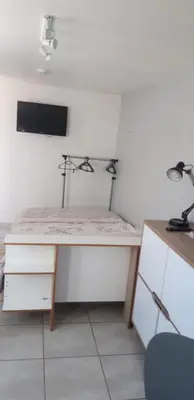 Télévision ou salle de divertissement dans l'établissement studio entre mer et terre