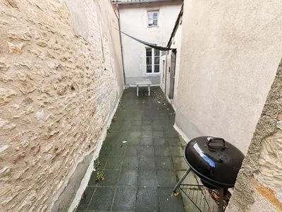 Barbecue disponible mis à disposition des clients de la maison de vacances
