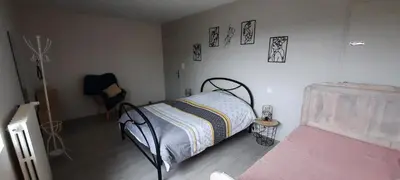 Un ou plusieurs lits dans un hébergement de l'établissement chambre d'hôtes les roseaux