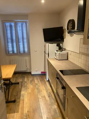 Cuisine ou kitchenette dans l'établissement 3 appartements T1 meublé Lussac 86320
