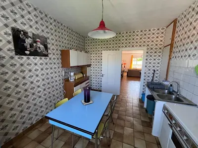 Cuisine ou kitchenette dans l'établissement Gîte 6 à 8 personnes calme et repos