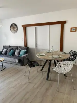 Coin salon dans l'établissement Calme et confort -chambre privée sej cuis SdB Sde 2wc sép parking