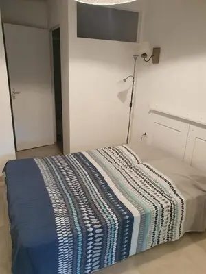 Un ou plusieurs lits dans un hébergement de l'établissement Joli studio décoré proximité cure centre ville