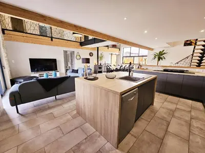Coin salon dans l'établissement Loft de Magnac, spacieux et moderne