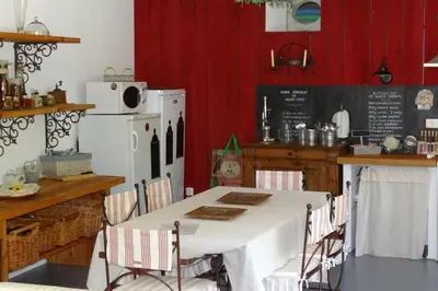 Cuisine ou kitchenette dans l'établissement Gîte de la Villa André