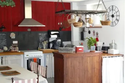 Cuisine ou kitchenette dans l'établissement Gîte de la Villa André