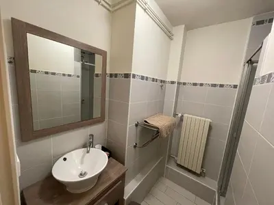 Salle de bains dans l'établissement Logis du Renfermis