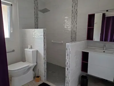 Salle de bains dans l'établissement Maison des Hauts, terre de lavoirs