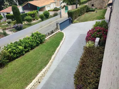 Jardin de l'établissement Maison des Hauts, terre de lavoirs