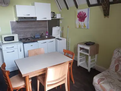 Cuisine ou kitchenette dans l'établissement Gîte Le Sequoia