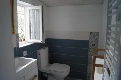 Salle de bains dans l'établissement L'océane
