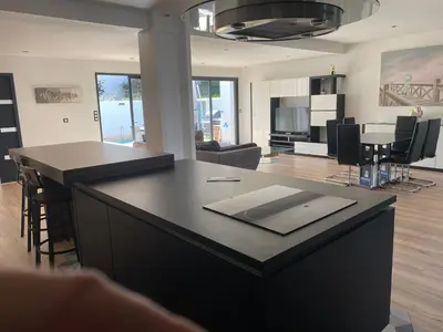 Cuisine ou kitchenette dans l'établissement superbe villa neuve