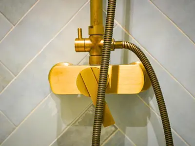Salle de bains dans l'établissement Idéal pour couple, famille&pros - jusqu'à 6 pers - Classé 2 étoiles - Baignoire Balnéo - Espace de travail dédié - A 10min de la gare SNCF, du centre ville d'Angoulême, et du Musée de la BD - Parking privé et gratuit - Wifi gratuit