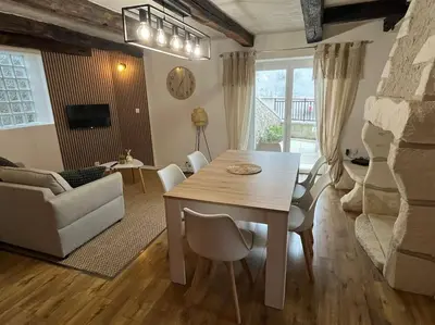 Télévision ou salle de divertissement dans l'établissement Gîte - Comme à la maison