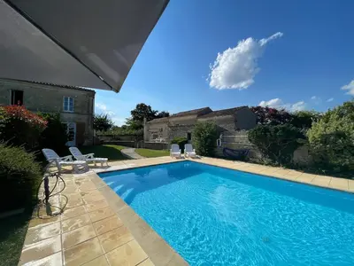 Piscine de l'établissement La Belle Évasion ou située à proximité