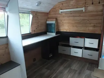 Cuisine ou kitchenette dans l'établissement Nuits insolites sur un bateau