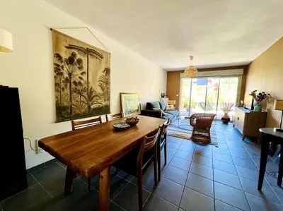 Coin salon dans l'établissement La parenthèse - jardin privatif