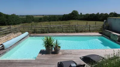 Piscine de l'établissement Chambre Taru ou située à proximité