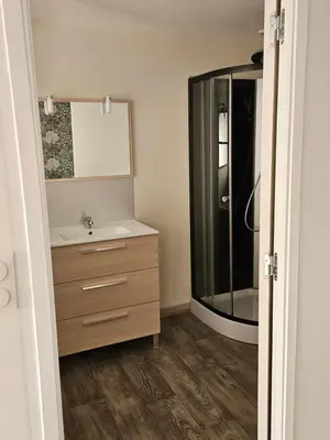 Salle de bains dans l'établissement Chambre les petites ecuries