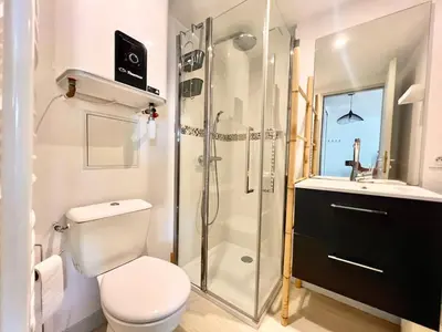 Salle de bains dans l'établissement REPAIRE CENTRAL - Chic & Moderne - Wifi Gratuit - Parfaitement équipé - Centre-Ville Historique