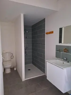 Salle de bains dans l'établissement Gîte des Abeilles