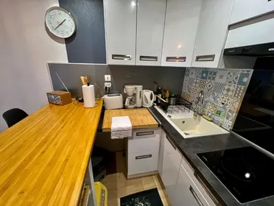 Cuisine ou kitchenette dans l'établissement Le Saint-Hilaire - appartement calme + parking