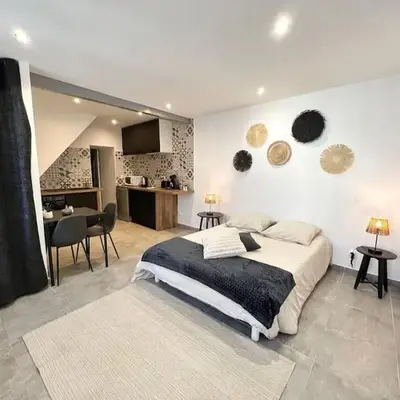Studio tout équipé avec parking