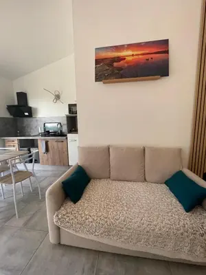 Cuisine ou kitchenette dans l'établissement Maison avec grand espace en hauteur